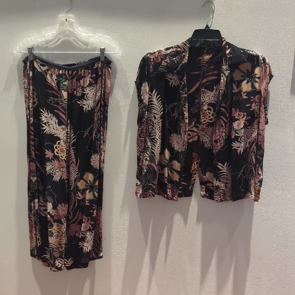 Loco Lindo Floral Black and Pink Women's pant & top combo set